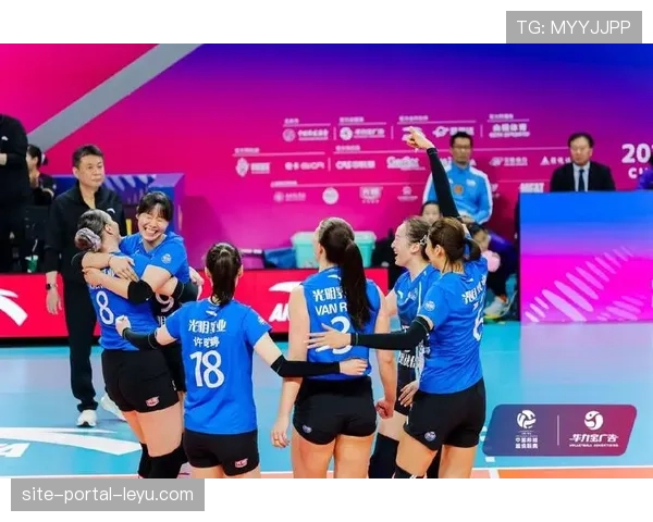 上海光明优倍女排主场3-0横扫江苏中天钢铁,将总决赛拖入决胜局 上海光明优倍女排主场3-0横扫江苏中天钢铁,将总决赛拖入决胜局